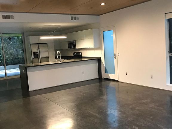 4th image of 3233 Fay Ave