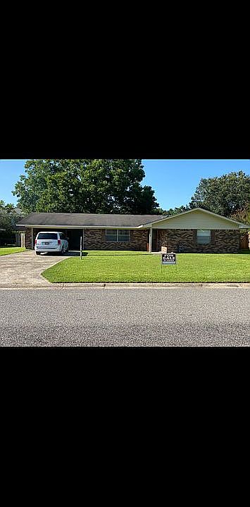 1st image of 15440 Parkwood Dr N