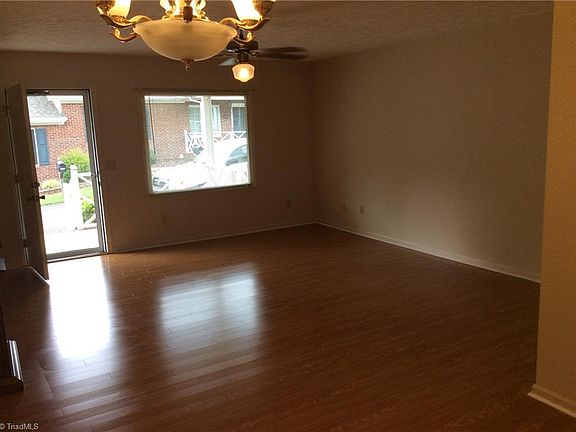 4th image of 2027 N Main St #A