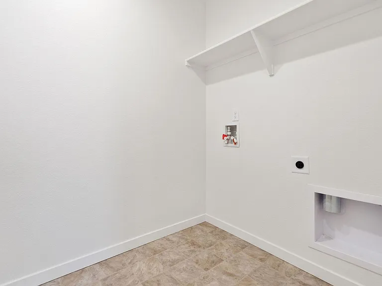815 Elias Tarn Dr — Photo 15