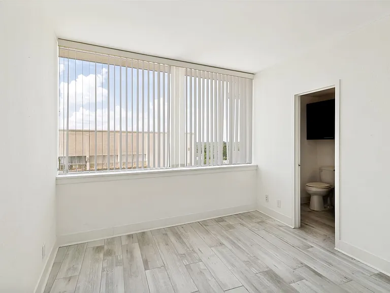 6211 W Northwest Hwy #1004 — Photo 19