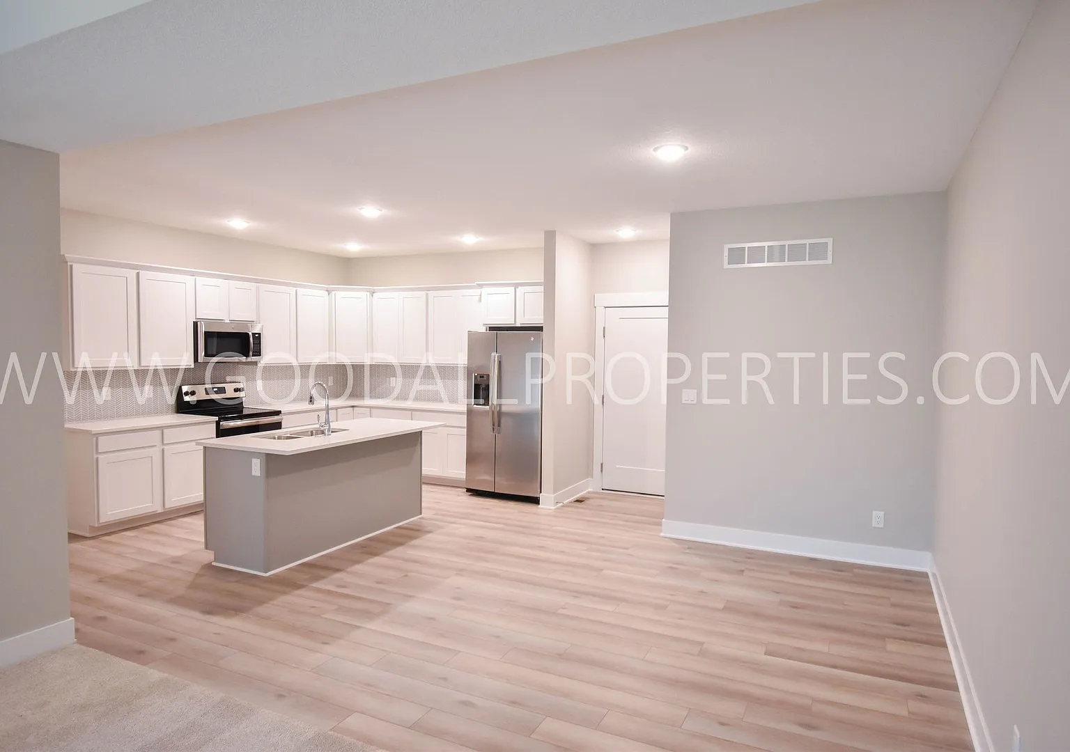 Beautiful 3 Bedroom 2 Bath home in Clive — Photo 2