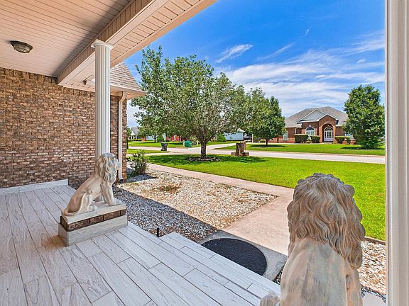 4th image of 221 Hathersage Dr