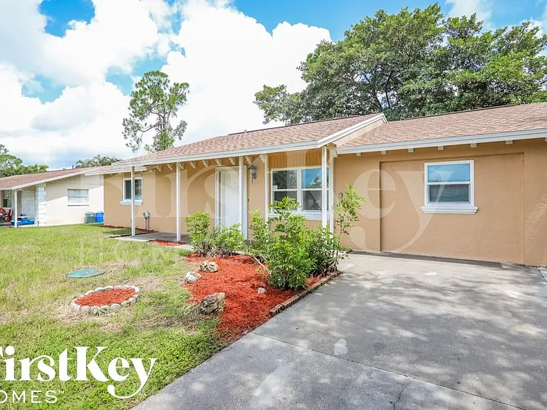 9217 Pomelo Rd E — Photo 2