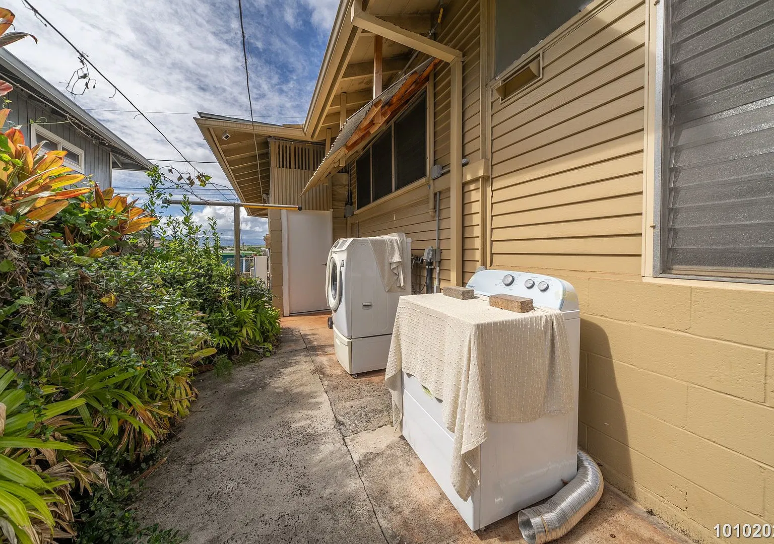 Studio in Pearl City $1500 1453 Kalauipo Street - Utilities Included — Photo 4