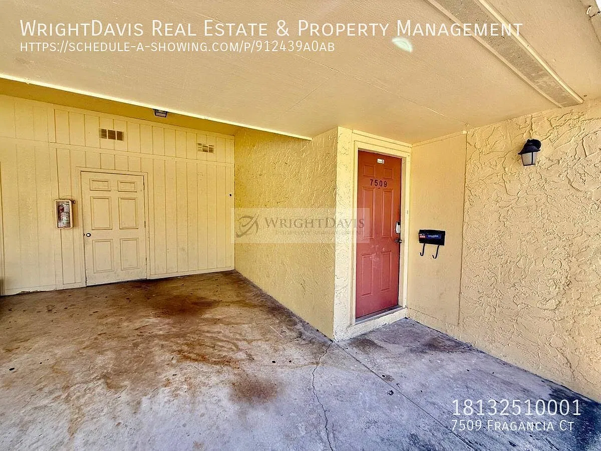 Spacious 3-Bedroom, 2.5-Bath Tampa Condo with Garage & Covered Carport — Photo 3