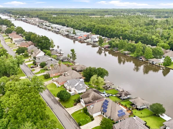 12132 River Highlands Dr, Saint Amant, LA 70774