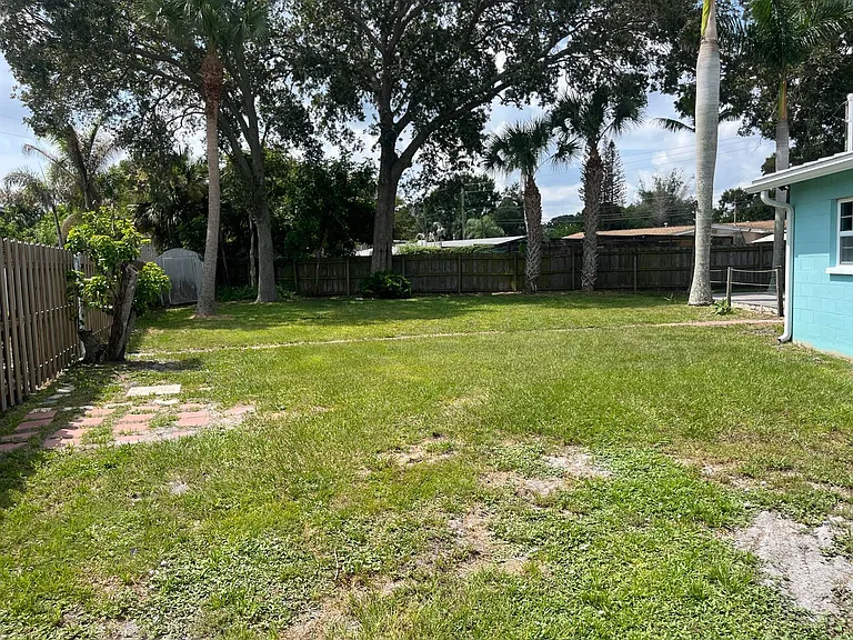375 Carrousel Ct — Photo 24