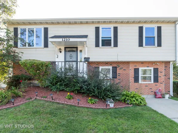 1210 Foxcroft Dr, Aurora, IL 60506