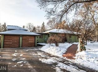 1555 E 96th St, Bloomington, MN 55425