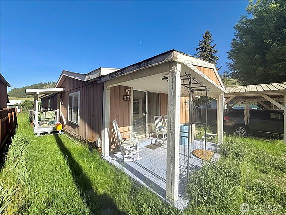 3rd image of 306 C Avenue N