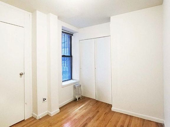 5th image of 310 W 95th St APT 2B
