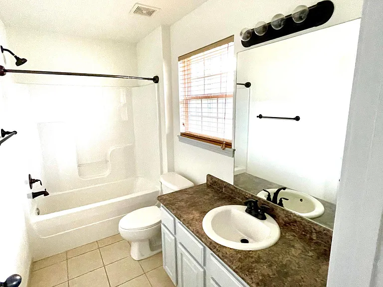 3187 W Old Farmington Rd — Photo 15