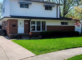 9119 Montana Ct, Livonia, MI 48150