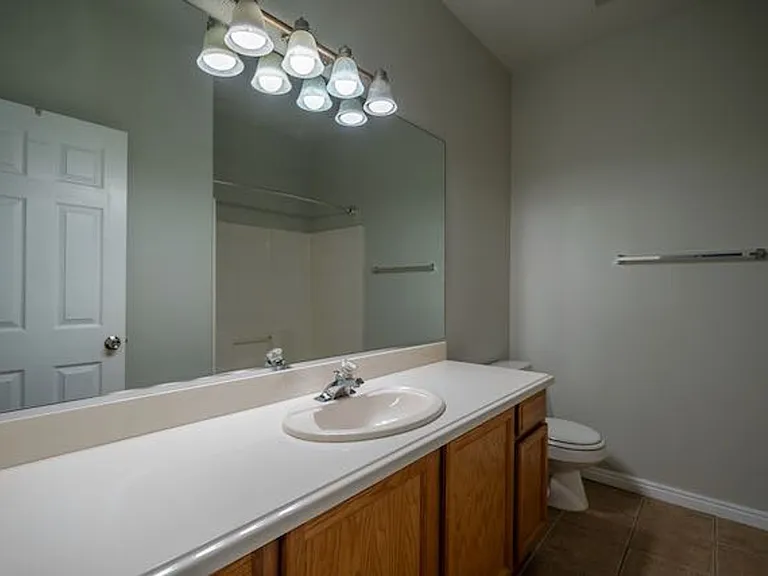 Valley View Condos — Photo 15