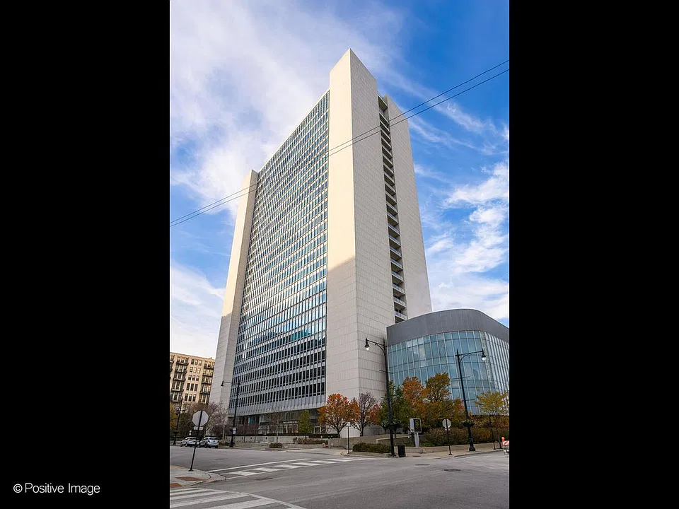 500 W Superior St #1806
