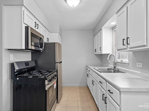 5th image of 1751 Carol St