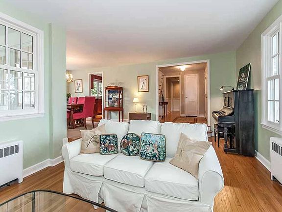 4 living-room-p550965.jpg