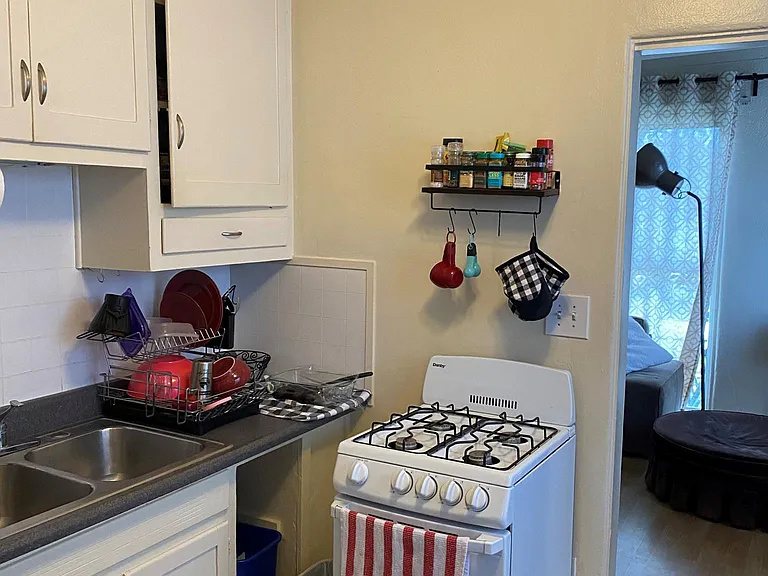 4974 Santa Monica Ave — Photo 11