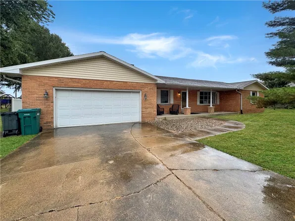657 E 6th St, Neoga, IL 62447