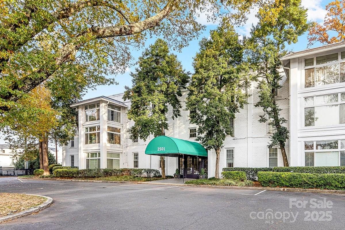 2501 Roswell Ave UNIT 105