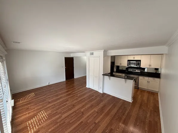 4727 Jarboe St APT 104, Kansas City, MO 64112