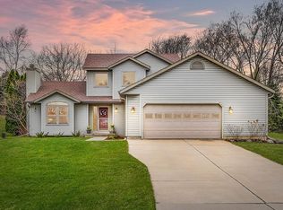 6771 Moonlight Cir, Sun Prairie, WI 53590