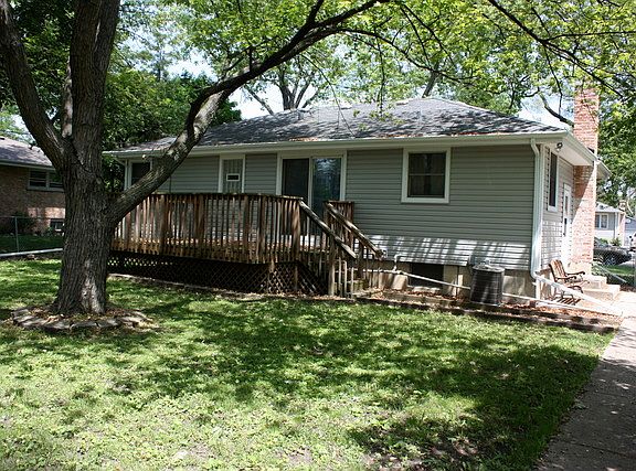 4th image of 440 Barron St