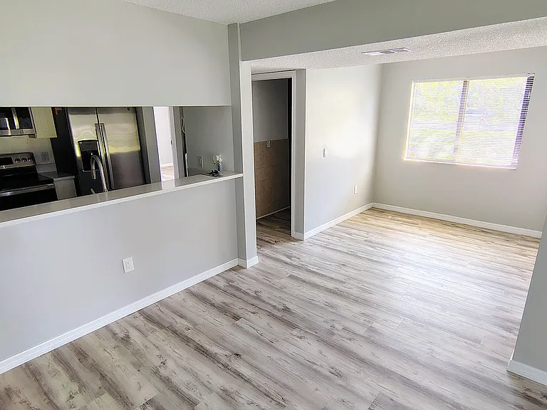 Dining/office area