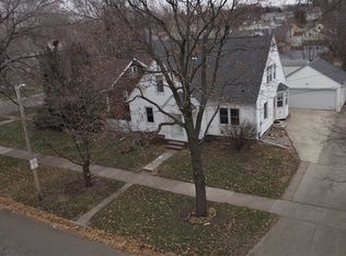 1211 W 6th St, Waterloo, IA 50702