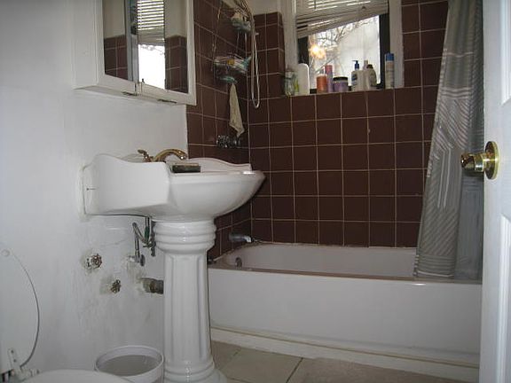 5th image of 2463 27th St APT 22
