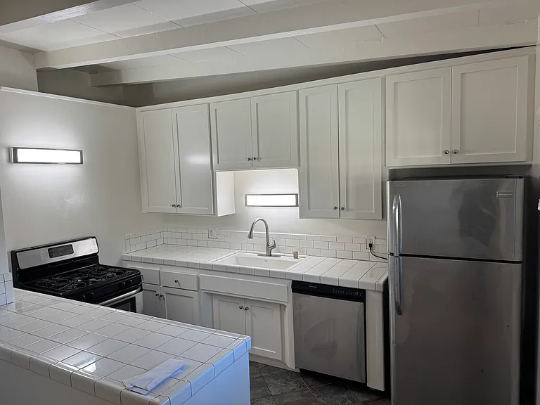 Seabreeze Apartments — Photo 29
