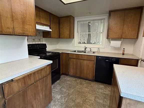 3rd image of 4429 SE Witch Hazel Rd