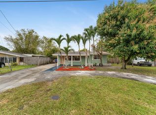 2045 Acapulco Dr, Miramar, FL 33023