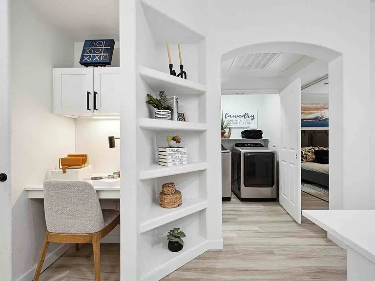 Zone Luxe, Glendale, AZ, Built-In Desk