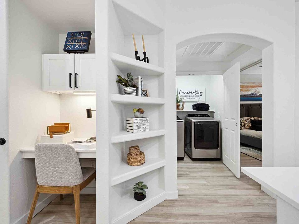 Zone Luxe, Glendale, AZ, Built-In Desk