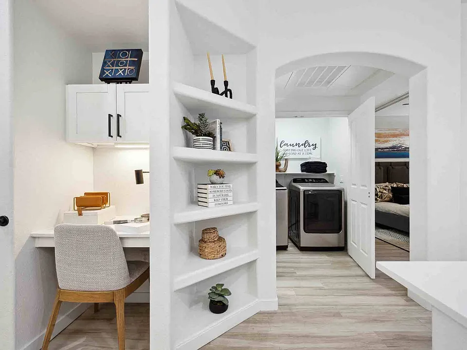 Zone Luxe, Glendale, AZ, Built-In Desk