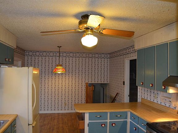 2nd image of 105 Shelia Dr