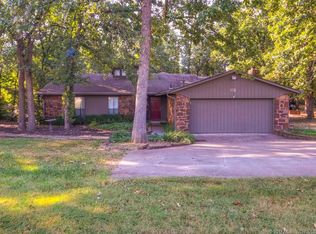 202 E 41st St, Sand Springs, OK 74063