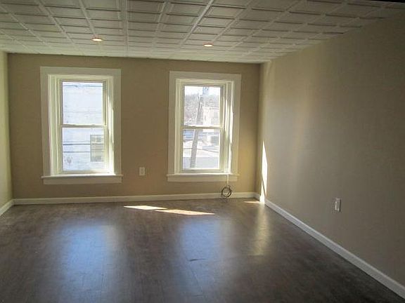 5th image of 320 New York Ave