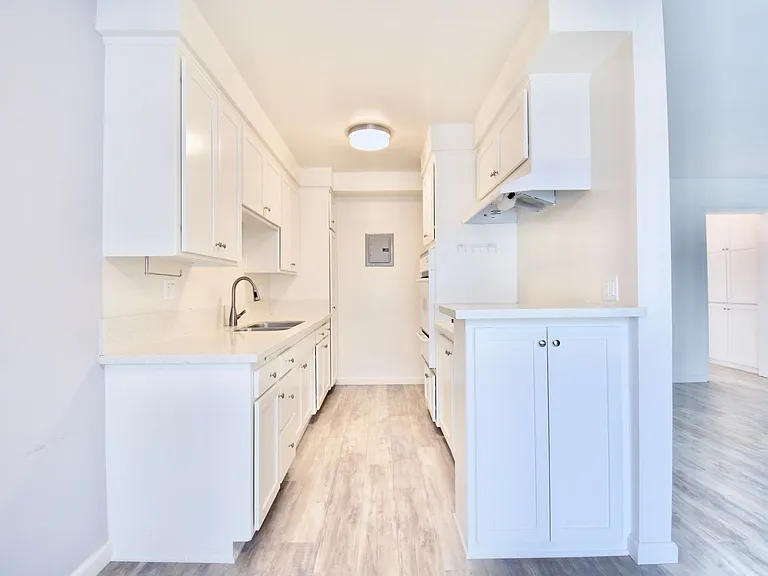 10920 National Blvd — Photo 13