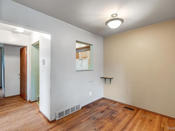 4th image of 3001 Williamsburg Dr