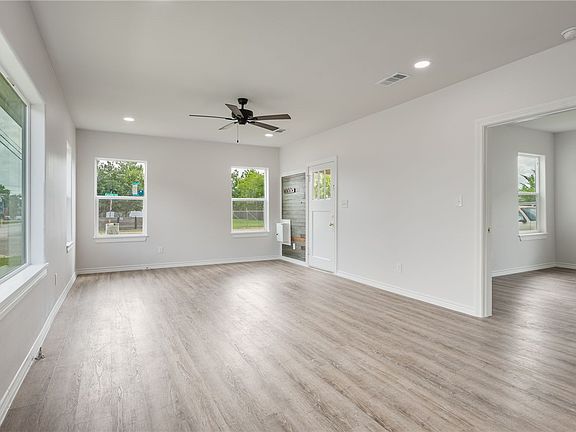 4th image of 2100 Cavitt Ave