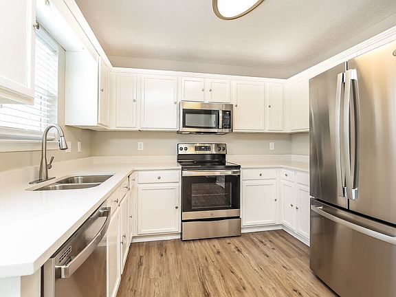 5th image of 3350 Mullins Ct