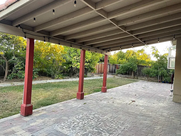 310 Laguna Dr — Photo 3