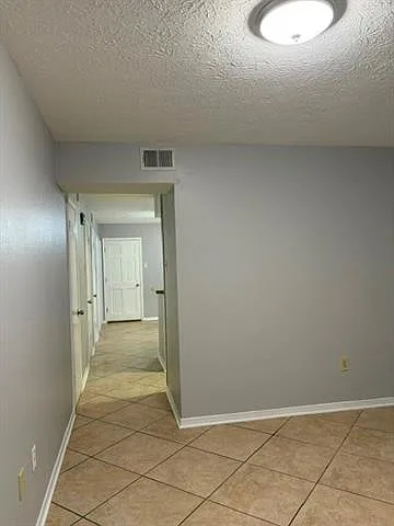 2 bed, 1.5 bath, 1250 sqft, $1,300 — Photo 4