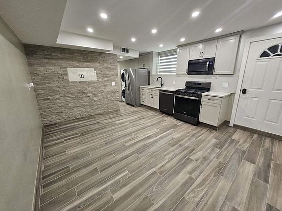2nd image of 576 Westwood Ave #B
