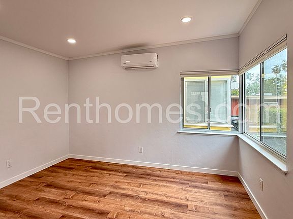 4th image of 4705 Lamont St