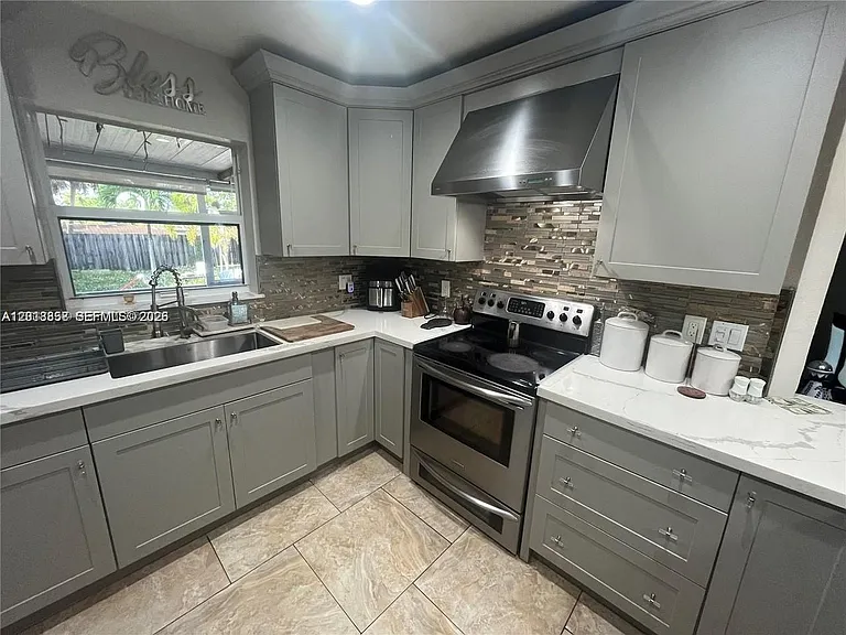 3421 SW 12th Ct — Photo 8