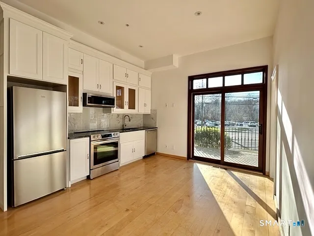 2 bed, 1.0 bath, 600 sqft, $3,400 — Photo 4